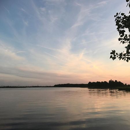 Over Lake Monnickendam Exteriér fotografie